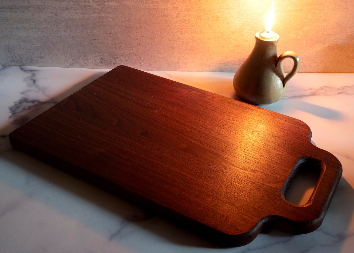 Walnut cutting board with groves and reservoir for draining and holding meat juice