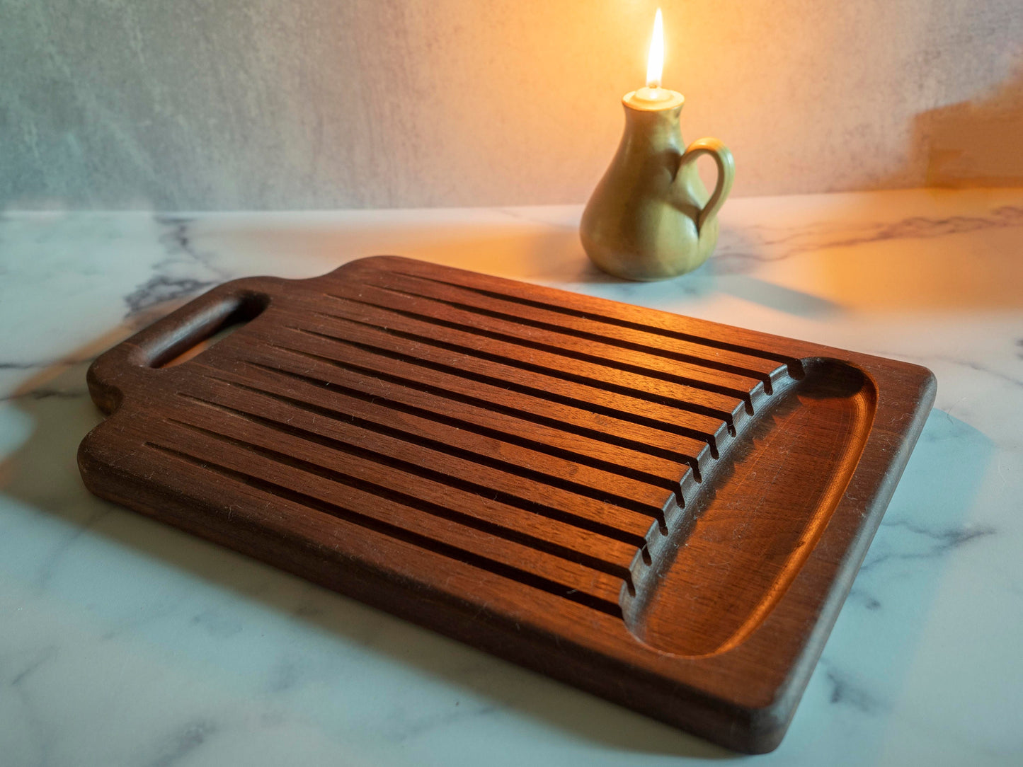 Walnut cutting board with groves and reservoir for draining and holding meat juice