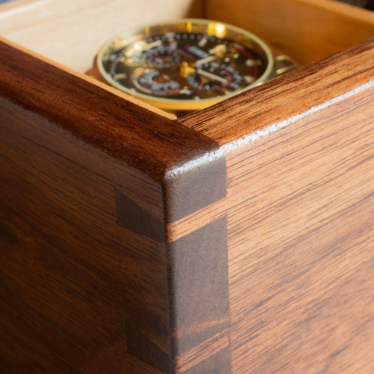 Watch box 2x2 and one large compartment (9" x 12.75" x 4.5")