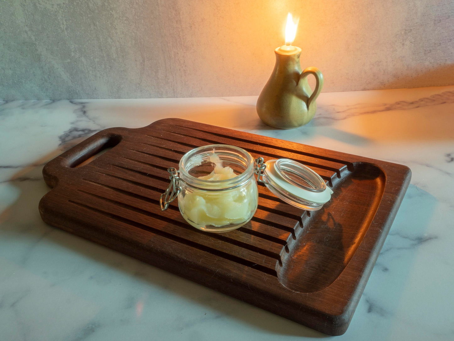 Walnut cutting board with groves and reservoir for draining and holding meat juice